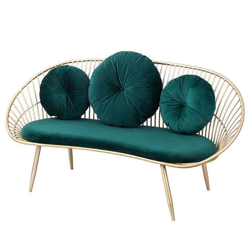 Canapé de bras en pente moderne dans un canapé à cadre en métal doré avec 3 oreillers