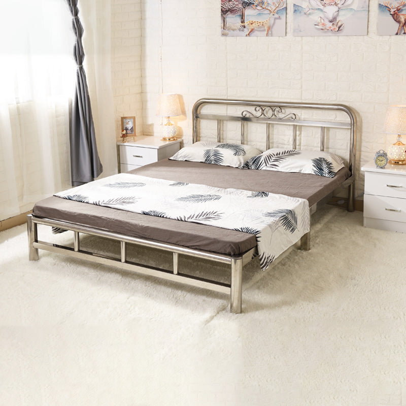 Lit en acier moderne argenté lit minimaliste rectangulaire avec des jambes en métal