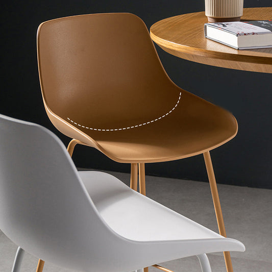 Sgabello da poggiapiedi del negozio di tè al latte.