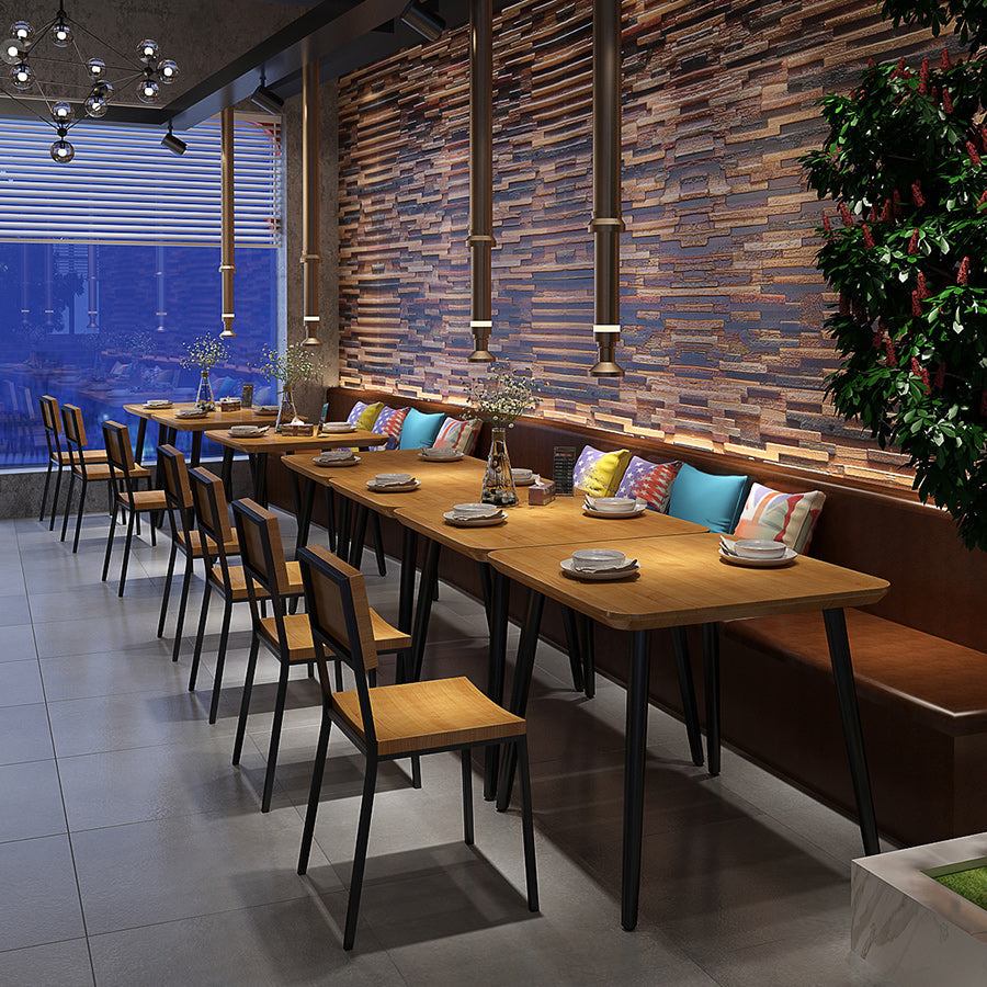 Tavolo da pranzo in legno massiccio per un tavolo industriale di ristorazione con 4 gambe