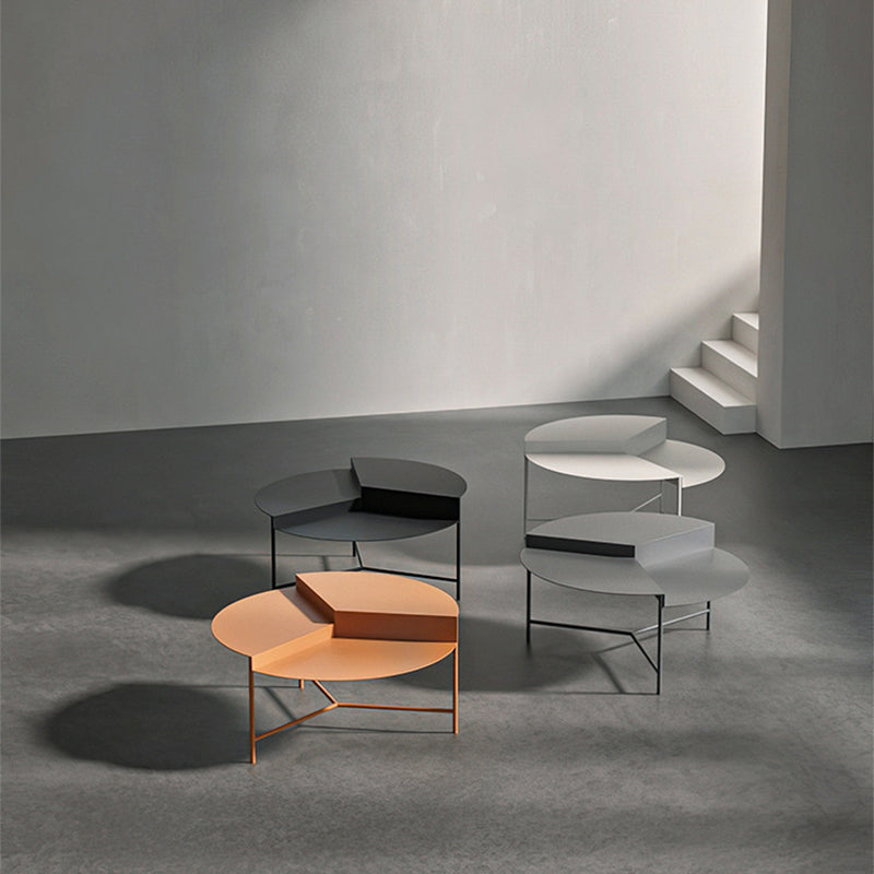 Tavolino moderno di Rond moderno di metà secolo con 3 gambe in ferro alto 17,72 "