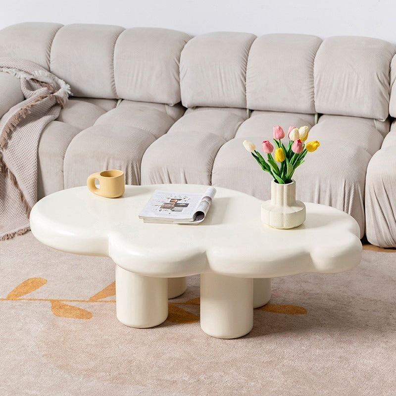 Zeitgenössischer weißer Couchtisch in freier Form mit 4 Holzbeinen
