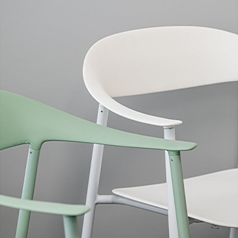 Moderne open achterzijde stoel plastic eetkamerstoel met metalen basis