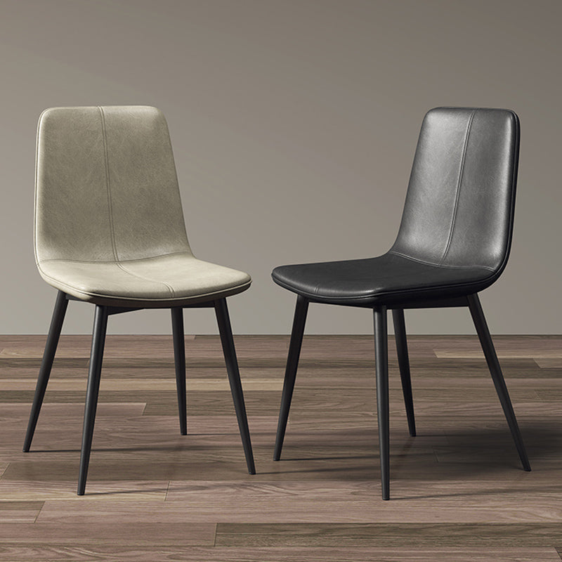 Glam -stijl eetkamerstoel faux lederen eetkamerstoel met metalen benen