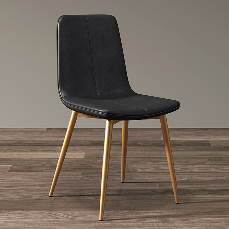 Glam -stijl eetkamerstoel faux lederen eetkamerstoel met metalen benen