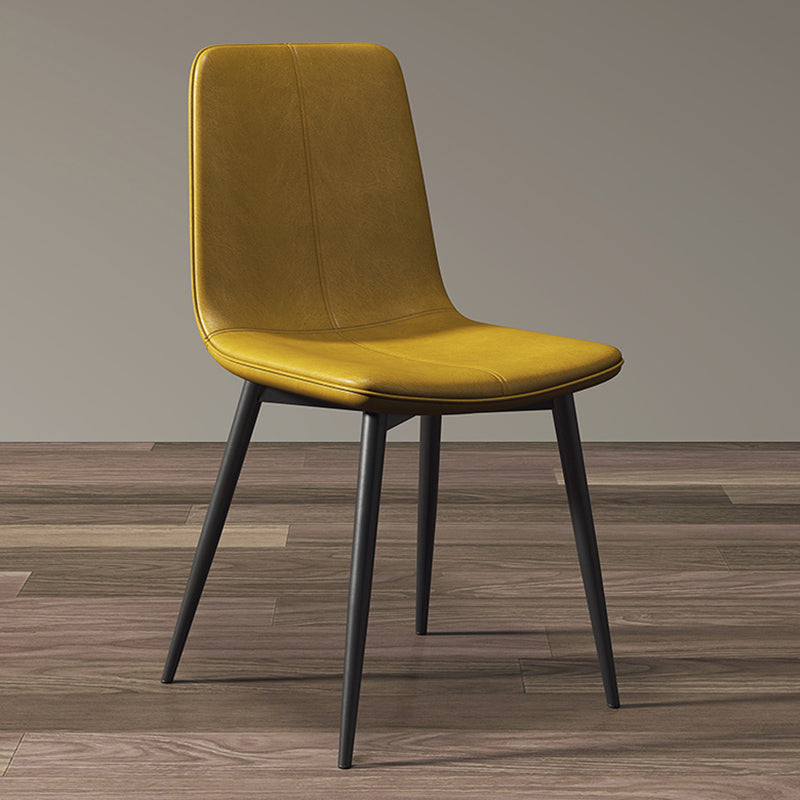 Glam -stijl eetkamerstoel faux lederen eetkamerstoel met metalen benen