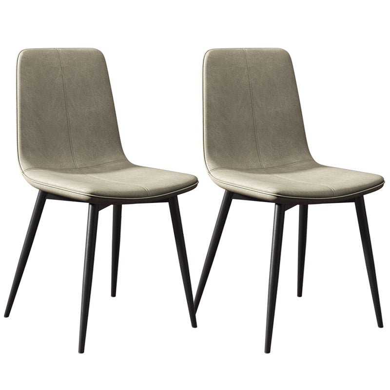 Glam -stijl eetkamerstoel faux lederen eetkamerstoel met metalen benen