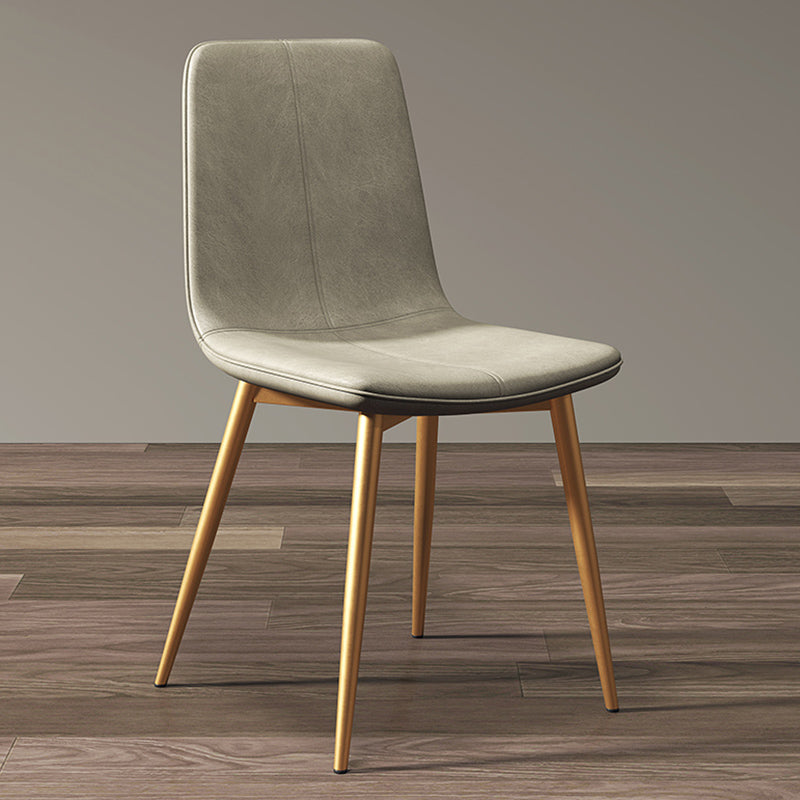 Glam -stijl eetkamerstoel faux lederen eetkamerstoel met metalen benen