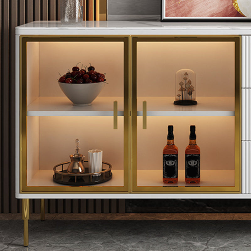 Table du buffet en bois et en pierre avec tiroirs serveur de restauration glamour