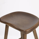 Finitura opaca in casa in legno in legno massiccio contemporaneo con poggiapiedi