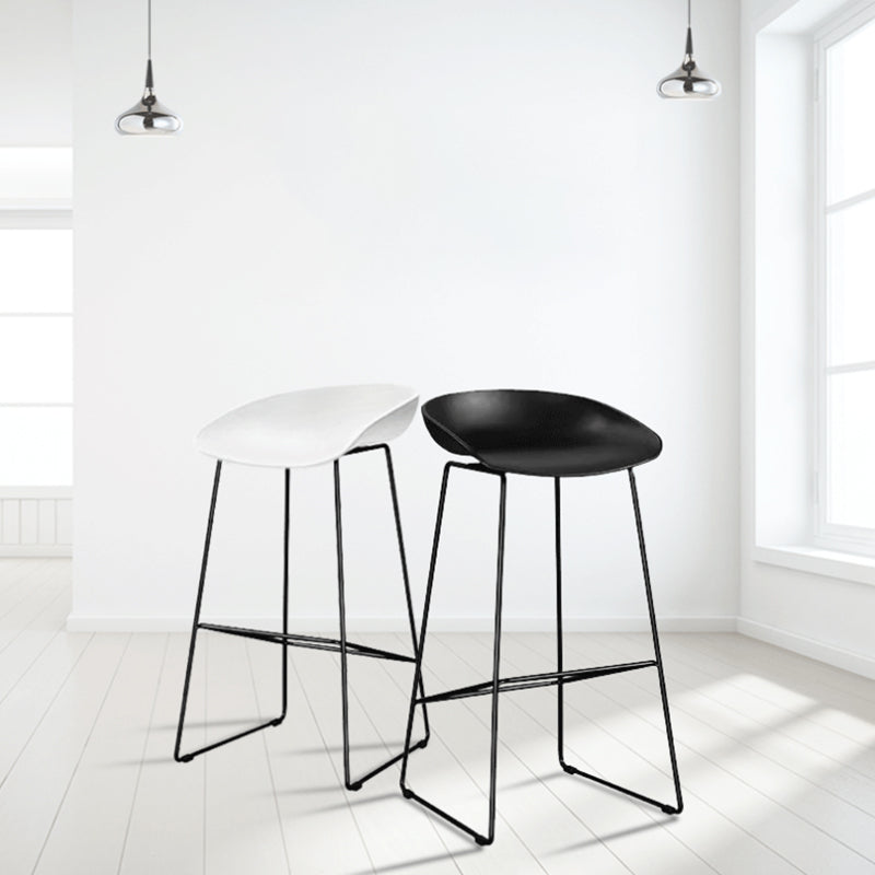 Nordic Style Plastic Bar Stools Footrest Indoor Counter Stool with Metal Legs
