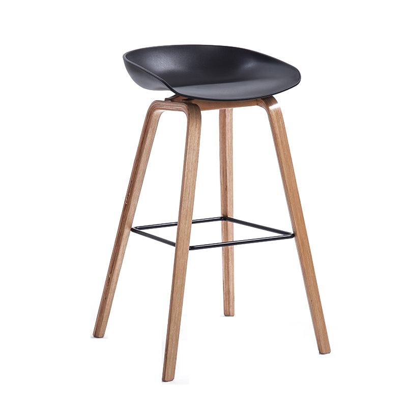 Sgabello da bar in plastica stile moderno. Sgabello da bar a secchiello ad altezza bancone