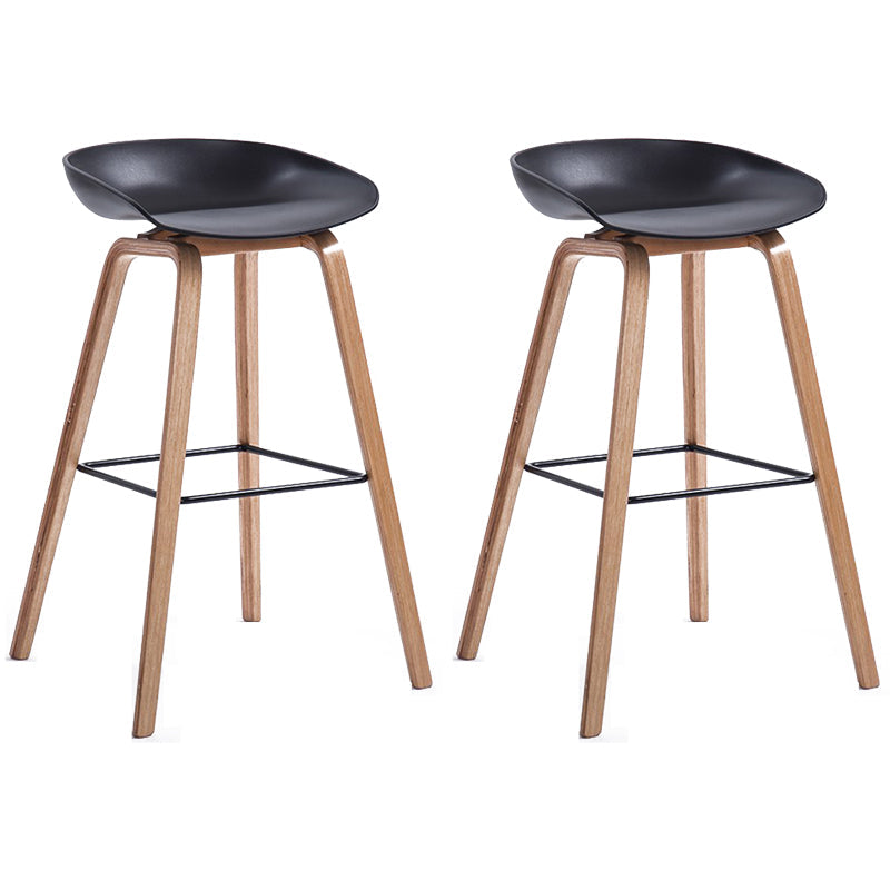 Sgabello da bar in plastica stile moderno. Sgabello da bar a secchiello ad altezza bancone