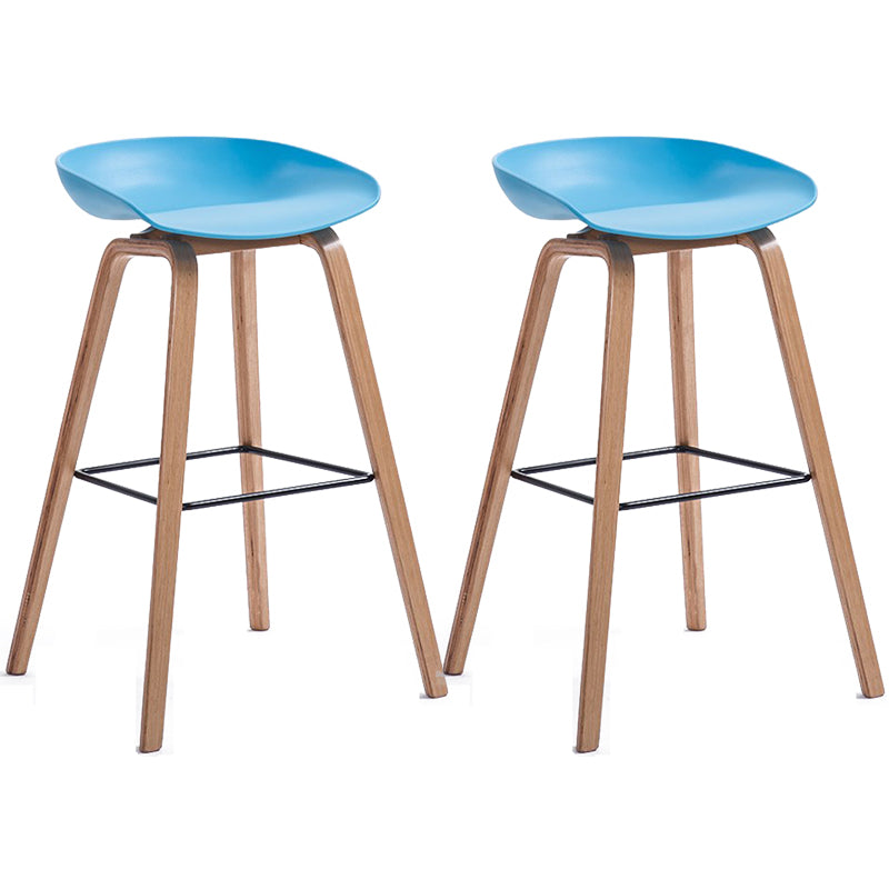 Sgabello da bar in plastica stile moderno. Sgabello da bar a secchiello ad altezza bancone
