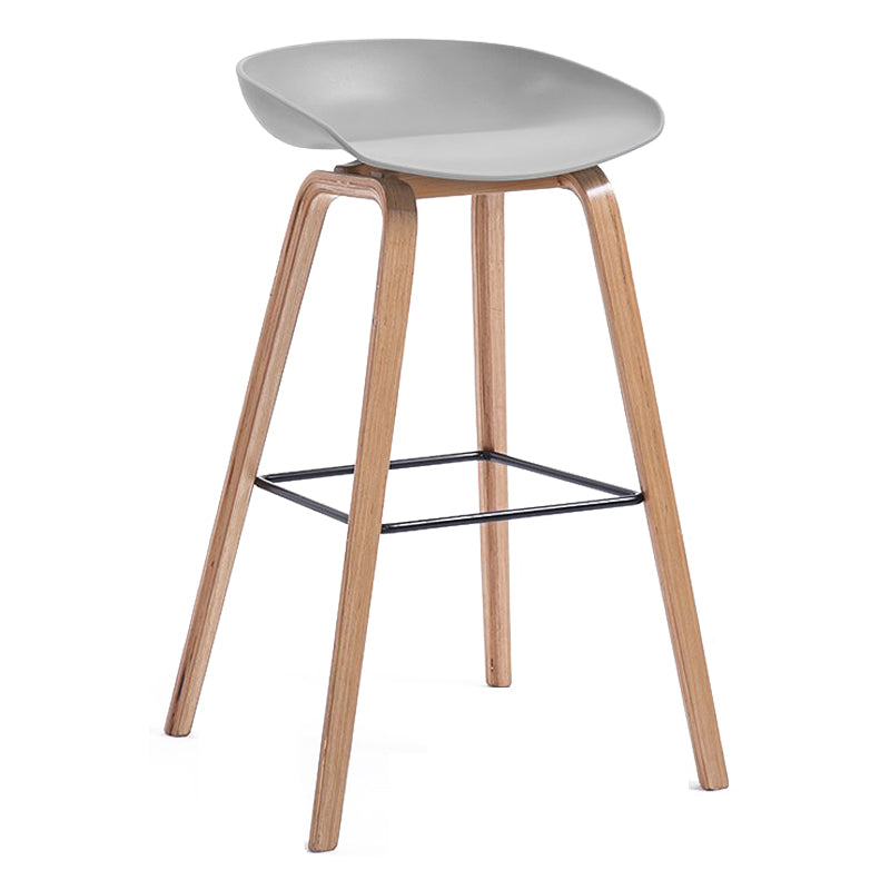 Sgabello da bar in plastica stile moderno. Sgabello da bar a secchiello ad altezza bancone