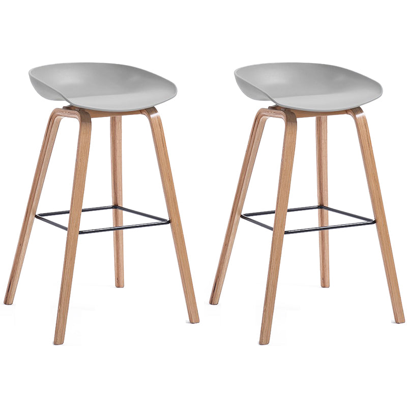 Sgabello da bar in plastica stile moderno. Sgabello da bar a secchiello ad altezza bancone