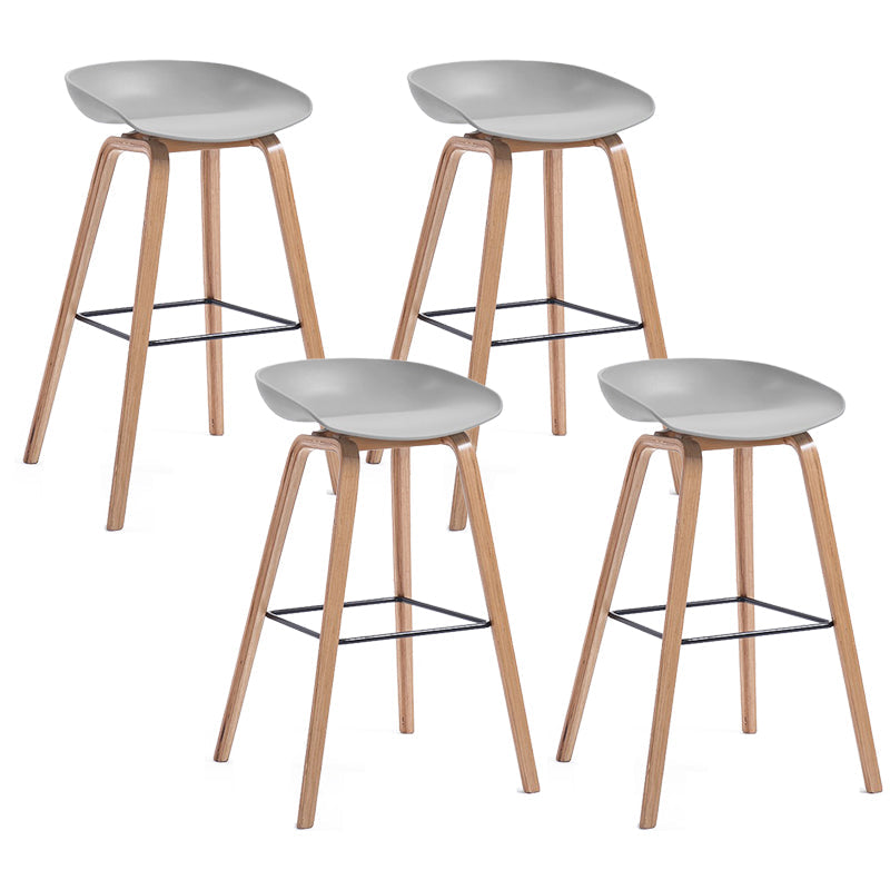 Sgabello da bar in plastica stile moderno. Sgabello da bar a secchiello ad altezza bancone