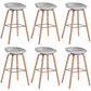 Sgabello da bar in plastica stile moderno. Sgabello da bar a secchiello ad altezza bancone