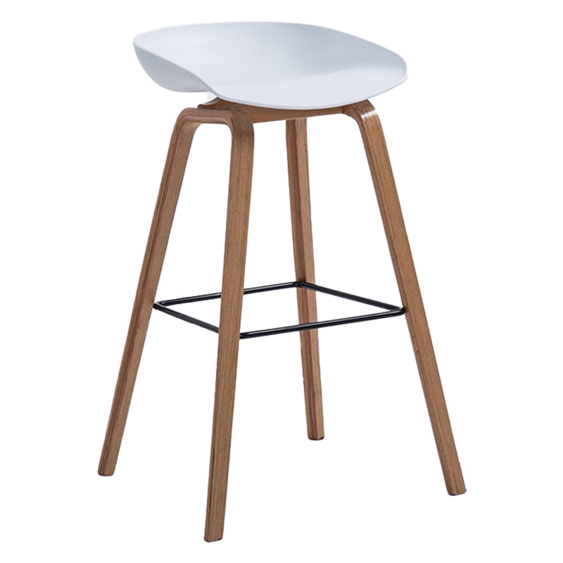 Sgabello da bar in plastica stile moderno. Sgabello da bar a secchiello ad altezza bancone