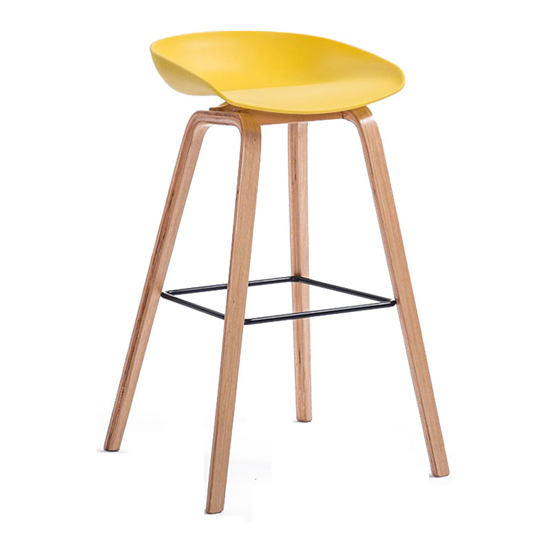 Sgabello da bar in plastica stile moderno. Sgabello da bar a secchiello ad altezza bancone