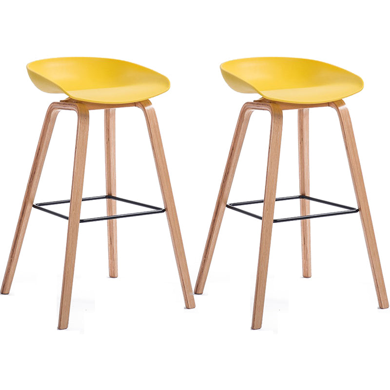 Sgabello da bar in plastica stile moderno. Sgabello da bar a secchiello ad altezza bancone