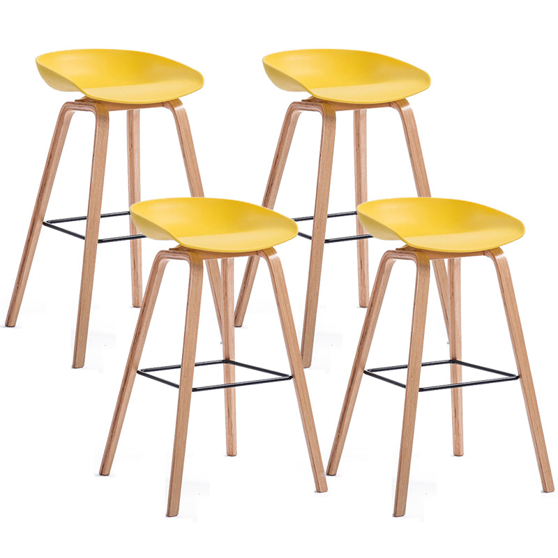 Sgabello da bar in plastica stile moderno. Sgabello da bar a secchiello ad altezza bancone