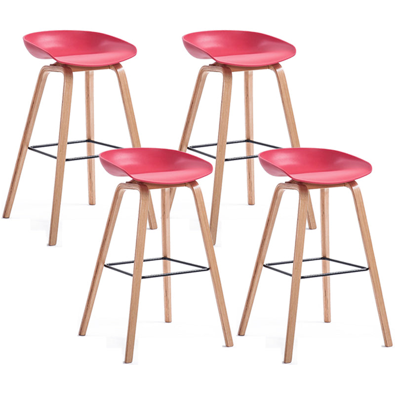 Sgabello da bar in plastica stile moderno. Sgabello da bar a secchiello ad altezza bancone