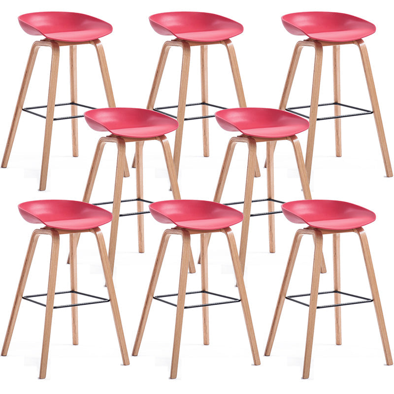 Sgabello da bar in plastica stile moderno. Sgabello da bar a secchiello ad altezza bancone