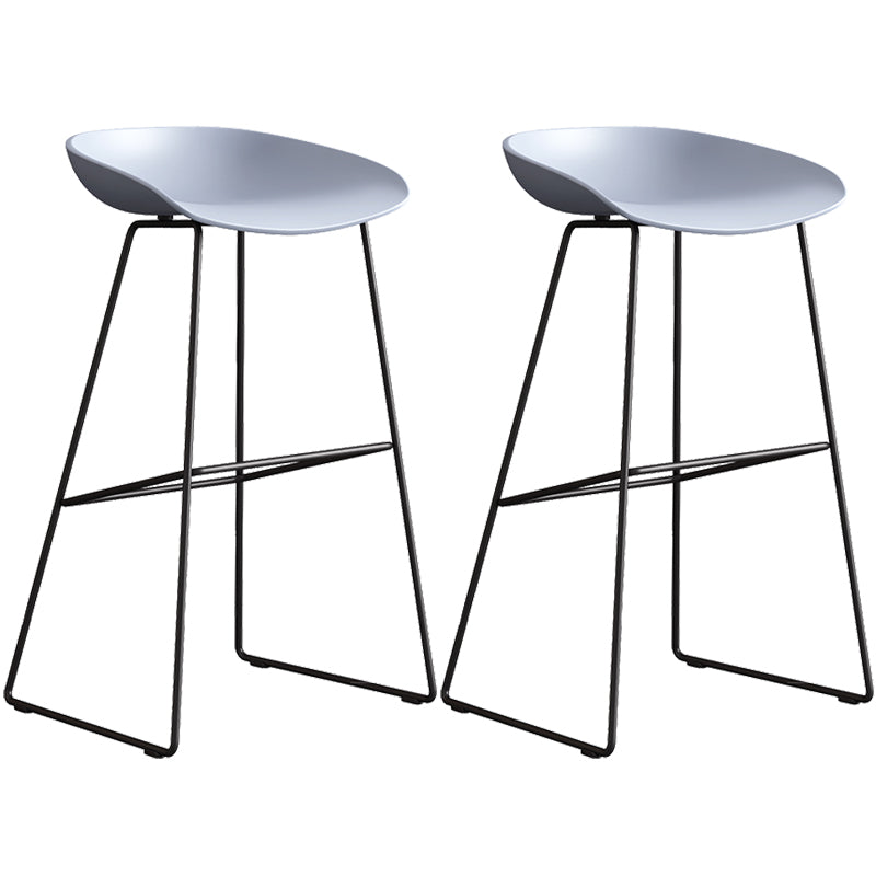 Sgabello da bar in plastica stile moderno. Sgabello da bar a secchiello ad altezza bancone