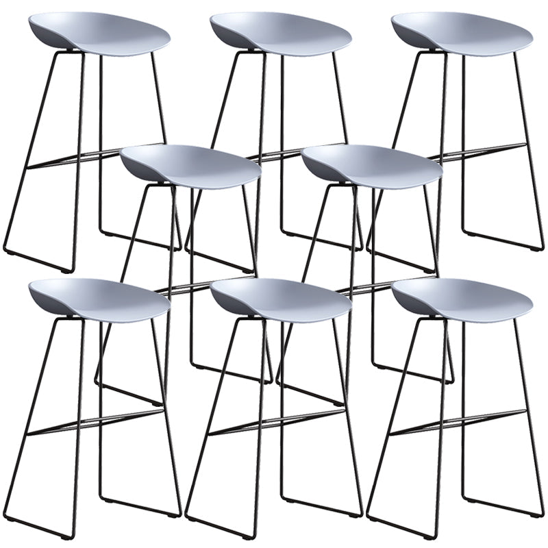 Sgabello da bar in plastica stile moderno. Sgabello da bar a secchiello ad altezza bancone