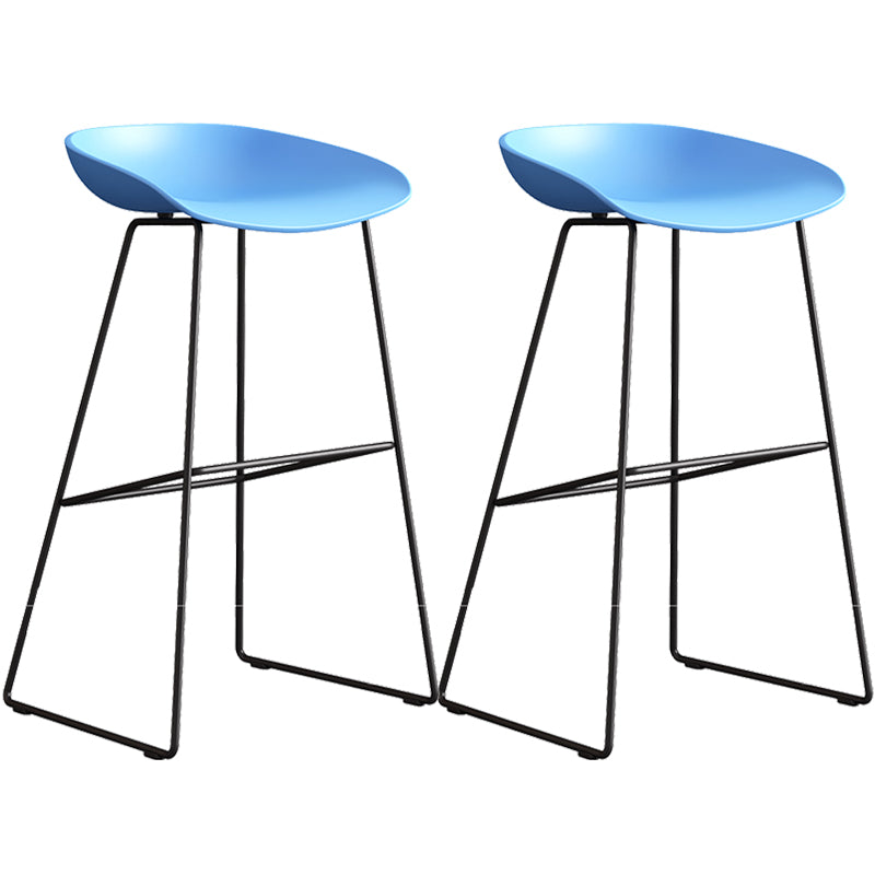 Sgabello da bar in plastica stile moderno. Sgabello da bar a secchiello ad altezza bancone