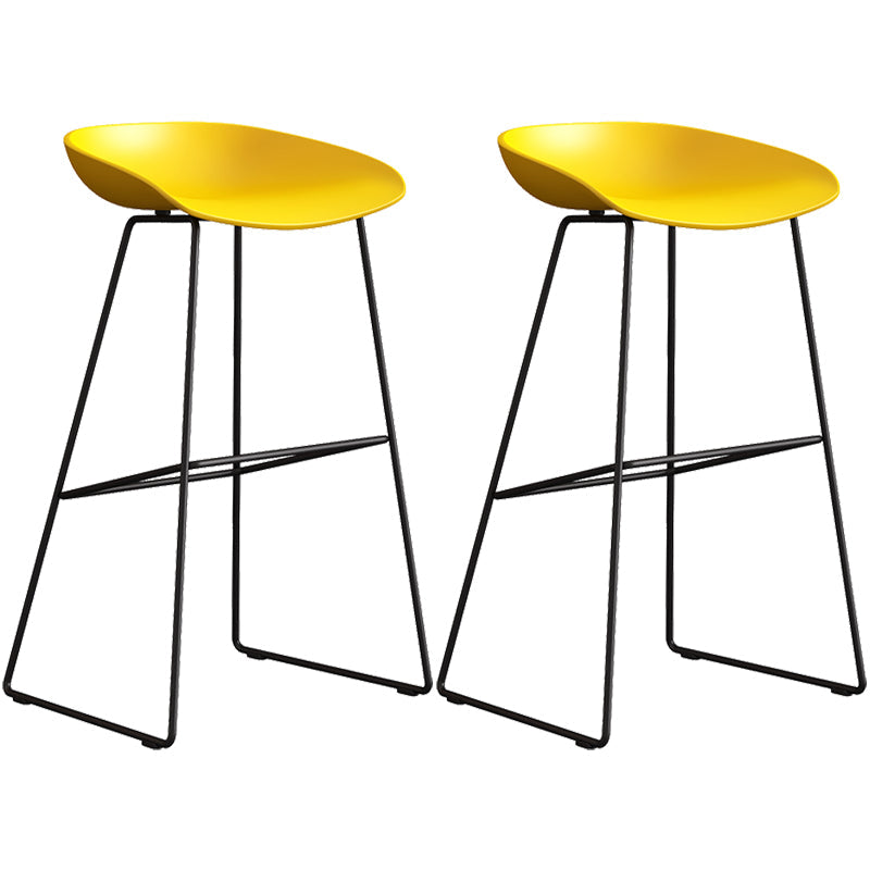 Sgabello da bar in plastica stile moderno. Sgabello da bar a secchiello ad altezza bancone