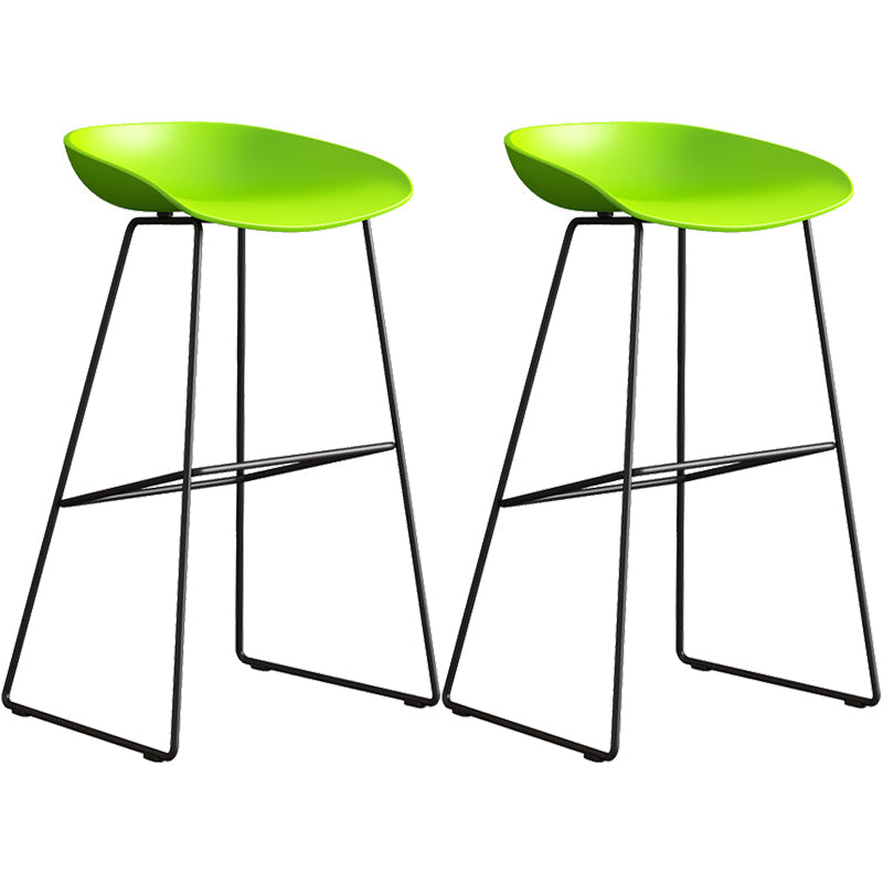 Sgabello da bar in plastica stile moderno. Sgabello da bar a secchiello ad altezza bancone