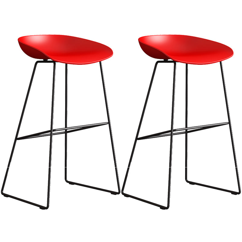 Sgabello da bar in plastica stile moderno. Sgabello da bar a secchiello ad altezza bancone