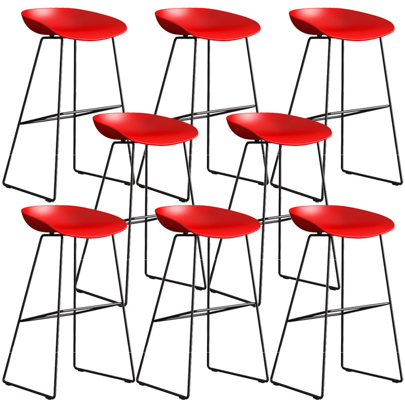 Sgabello da bar in plastica stile moderno. Sgabello da bar a secchiello ad altezza bancone