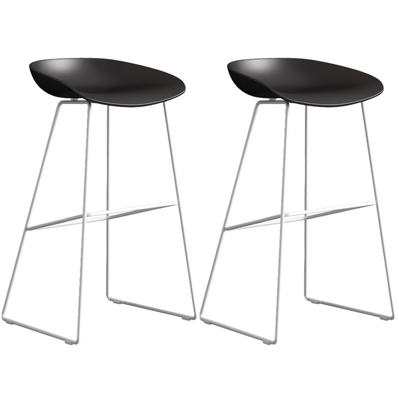 Sgabello da bar in plastica stile moderno. Sgabello da bar a secchiello ad altezza bancone