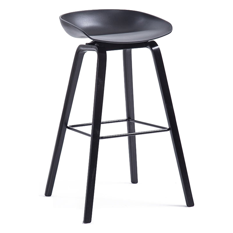 Sgabello da bar in plastica stile moderno. Sgabello da bar a secchiello ad altezza bancone