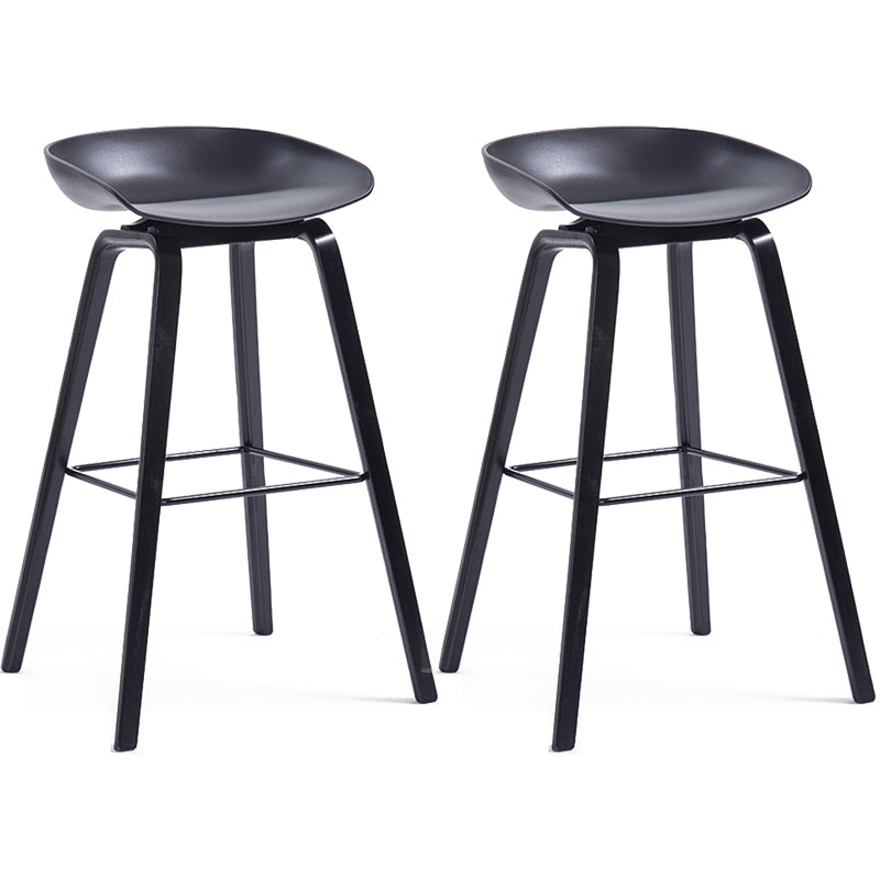 Sgabello da bar in plastica stile moderno. Sgabello da bar a secchiello ad altezza bancone