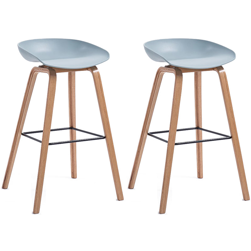 Sgabello da bar in plastica stile moderno. Sgabello da bar a secchiello ad altezza bancone