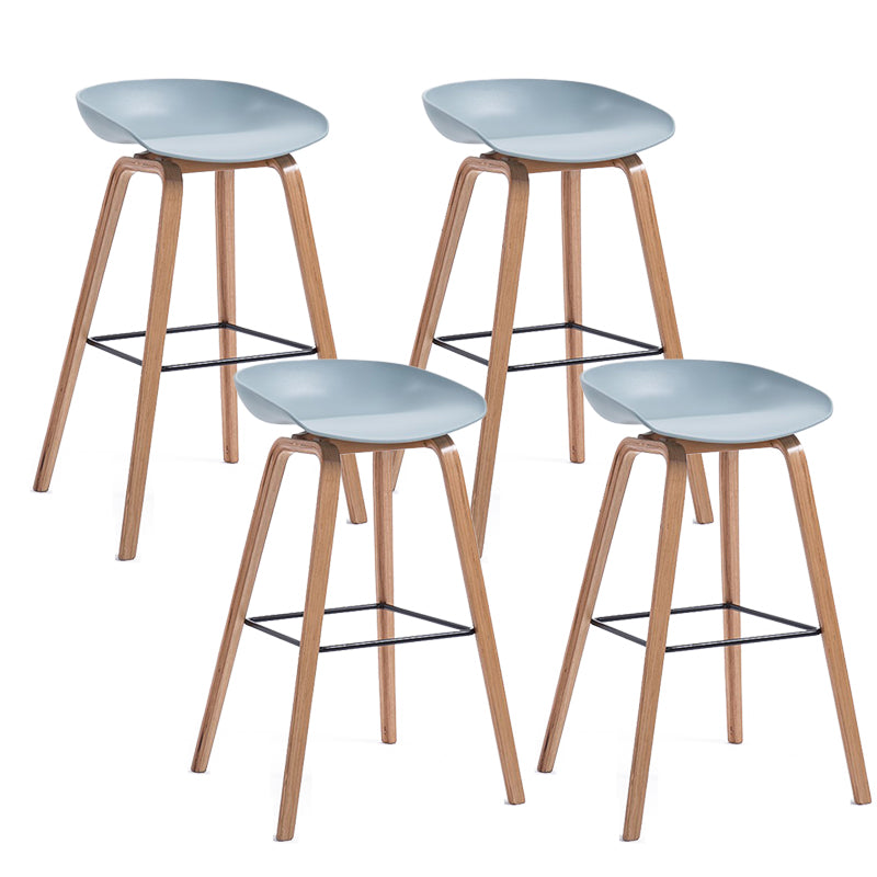 Sgabello da bar in plastica stile moderno. Sgabello da bar a secchiello ad altezza bancone
