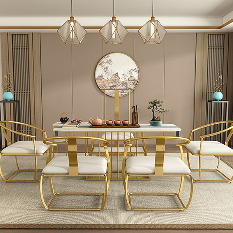 Table en métal et en pierre