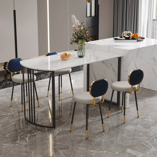 Chaise luxueuse sans bras rembourré à dossier ouvert en cuir à l'arrière avec base en métal