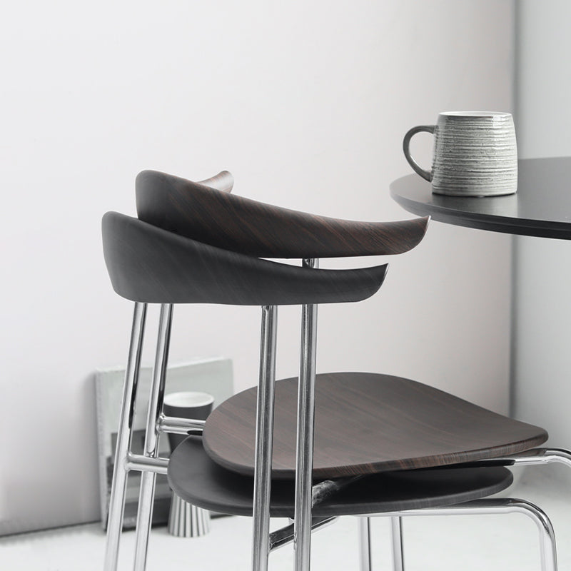 Moderne stijl gestoffeerde armloze stoel lederen eetkamerstoel met metalen basis