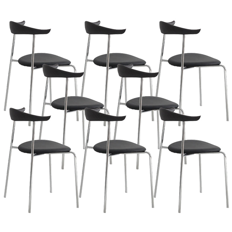 Moderne stijl gestoffeerde armloze stoel lederen eetkamerstoel met metalen basis