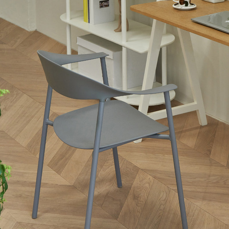 Silla de plástico de silla trasera abierta moderna con base de metal