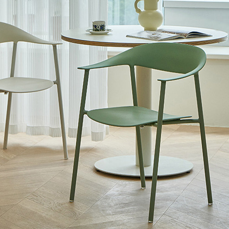 Silla de plástico de silla trasera abierta moderna con base de metal