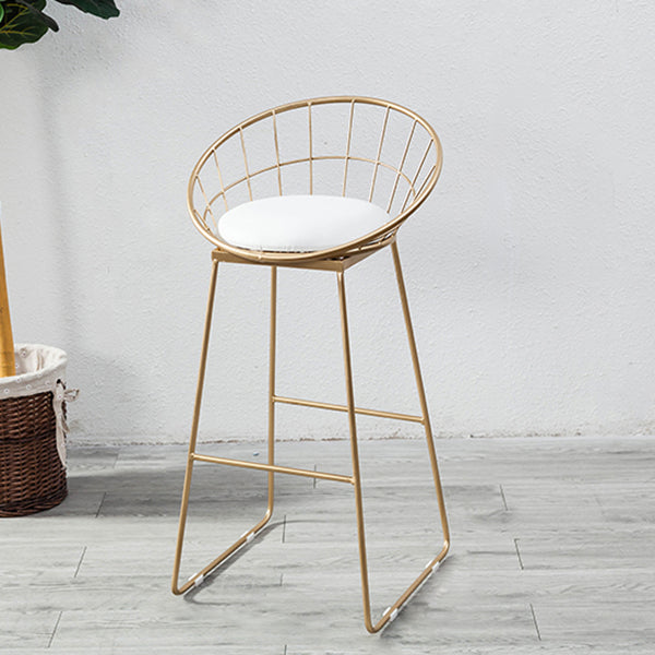 Contemporary Round Pub Table Set with Metal Stools 1/3/5 Pieces Pine Wood Top Bar Set Clearhalo 'Bar Furniture' 'furn' 'furn_home_bar_bar_sets' 'Furniture' 'Home Bars & Bar Sets' 'home_bar_bar_sets' 'Kitchen & Dining Furniture' 6157765