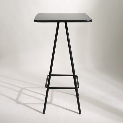 Quadratisches Industrie-Stehtisch-Set, 1/2-teiliger Thekentisch mit hohen Eisenhockern