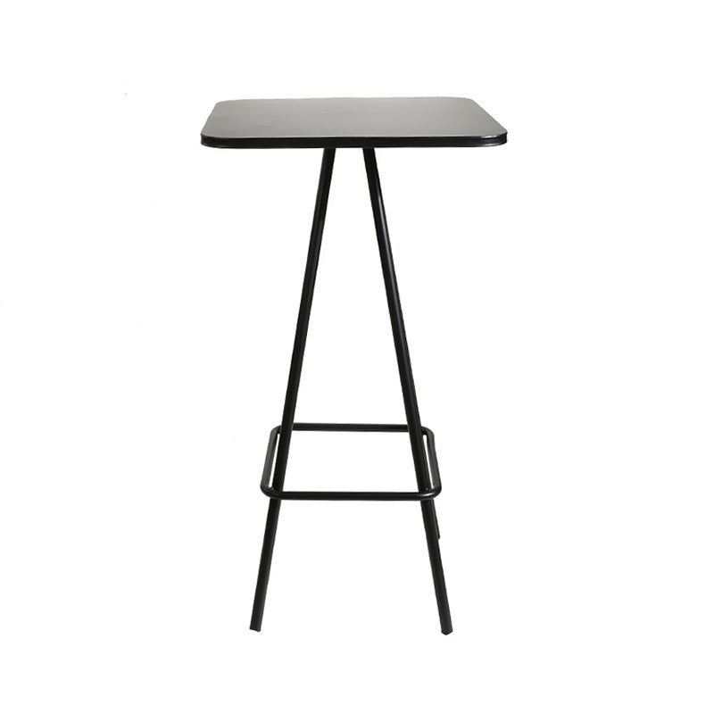Quadratisches Industrie-Stehtisch-Set, 1/2-teiliger Thekentisch mit hohen Eisenhockern
