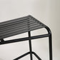 Quadratisches Industrie-Stehtisch-Set, 1/2-teiliger Thekentisch mit hohen Eisenhockern